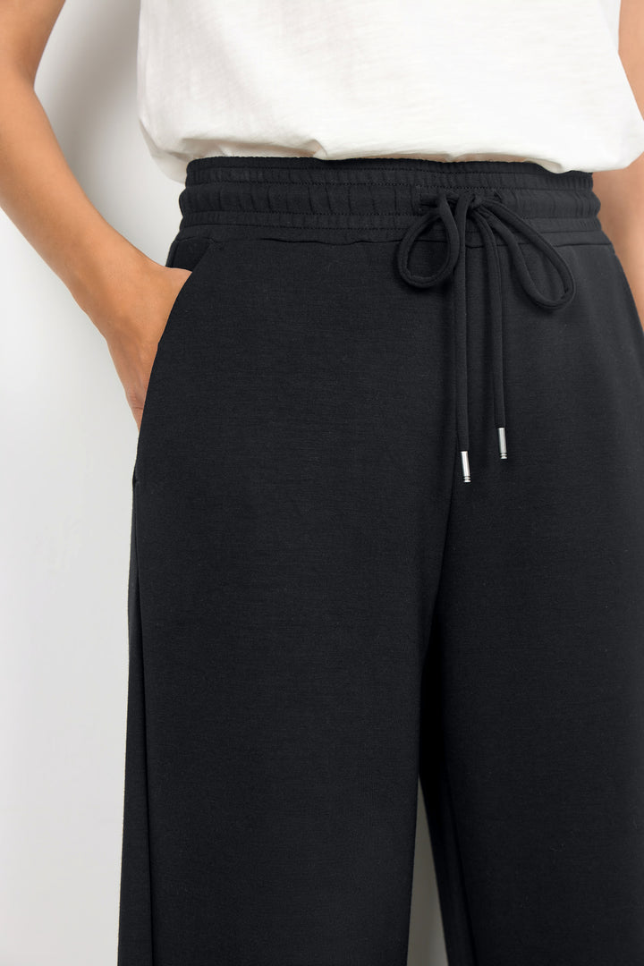 Banu 33 Pants Black